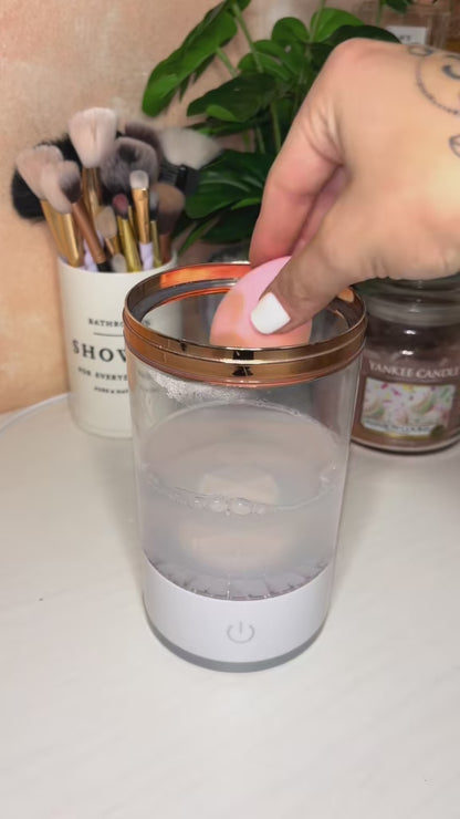 Makeup brushes cleaner